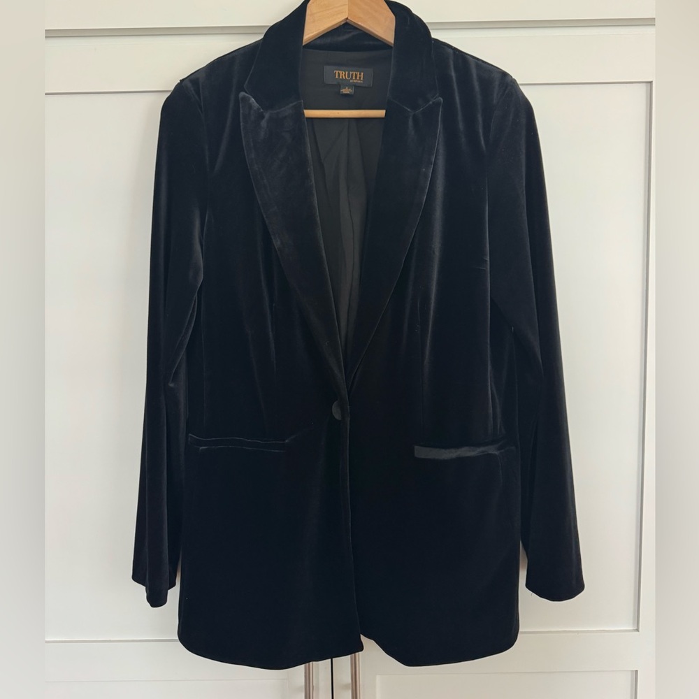 Truth Women's Black Velvet Blazer Size 4